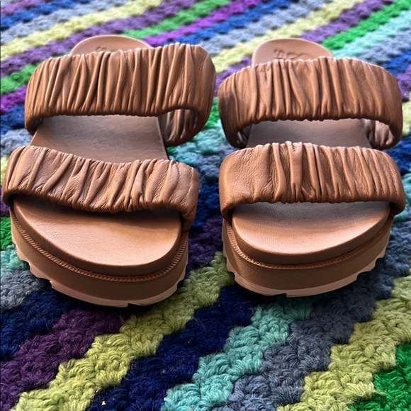 Sorel Tan Ruched Double-Strap Slide Sandals - Picture 2 of 3